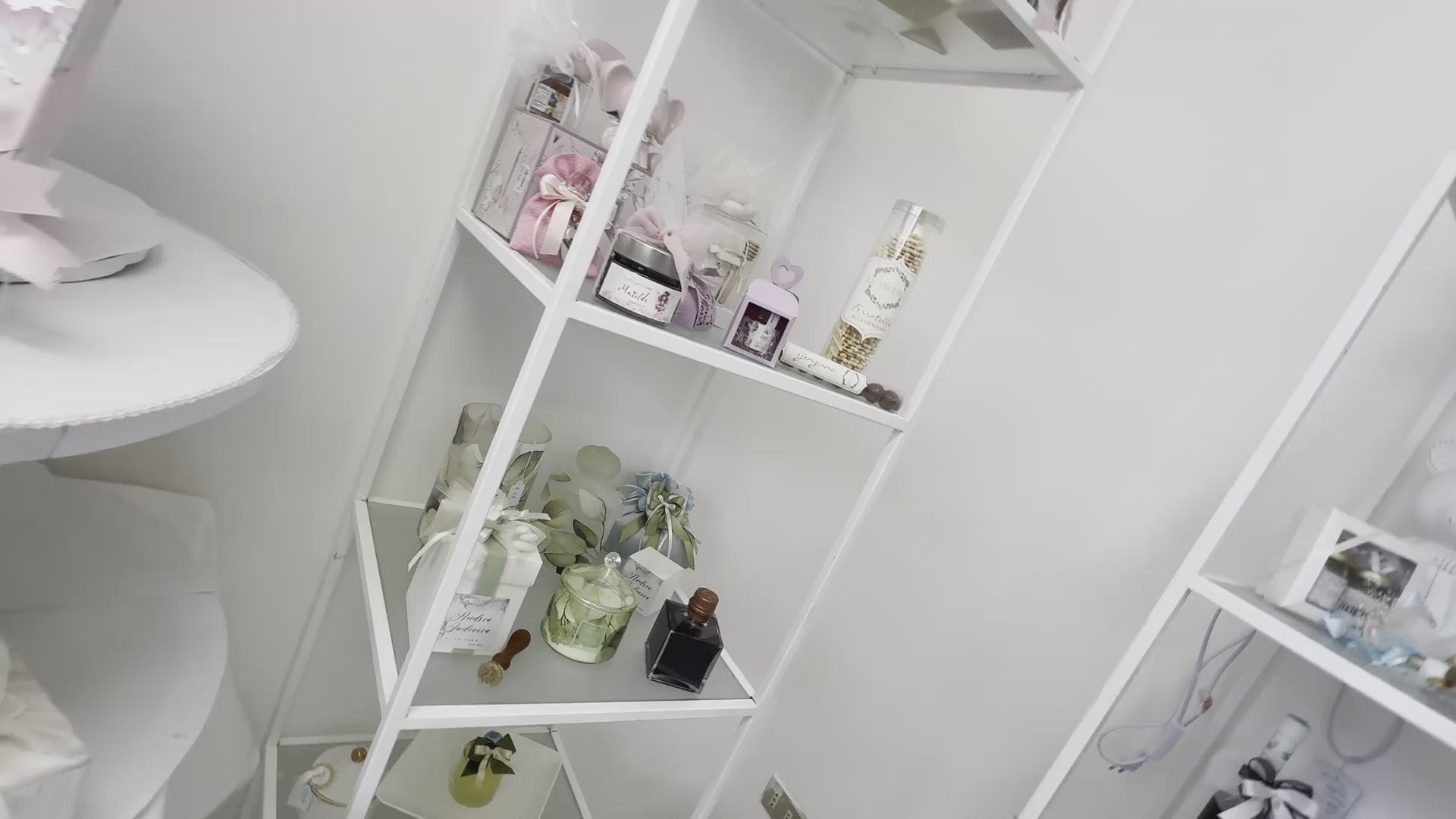 Carica il video: 
